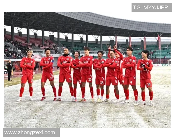 世界足球明星齐聚一堂激情对决尽显足球魅力与友谊的盛宴